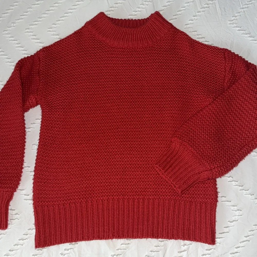 EUC Girls Sweater Bundle (2 sweaters) Sz 10/12 Red Green perfect for Christmas